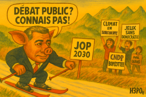 Caricature satirique de Christophe Proença en cochon anthropomorphe skiant sur une piste de neige artificielle en plein été, tenant une pancarte “Débat public ? Connais pas !” devant des militants avec des pancartes “CNDP boycottée”, “Climat en surchauffe” et “Jeux sans démocratie” dans un décor d’Alpes déneigées.